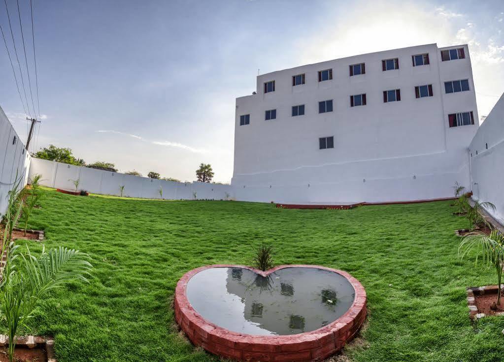 Ganesh Residency Hotel Pondicherry Ngoại thất bức ảnh